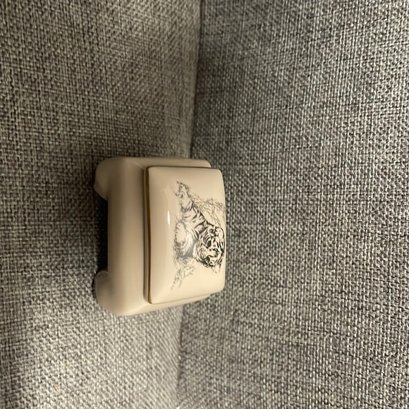 Small World Greetings trinket container - Picture 2 of 6